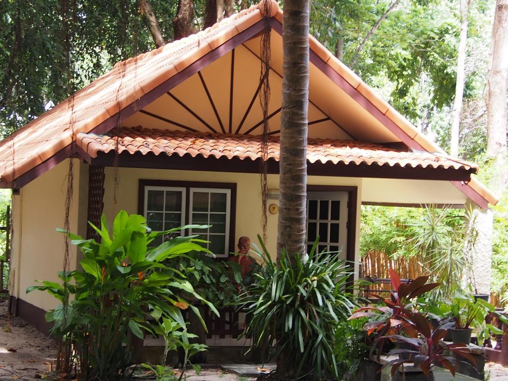 Harry'S Bungalows Маенам Экстерьер фото