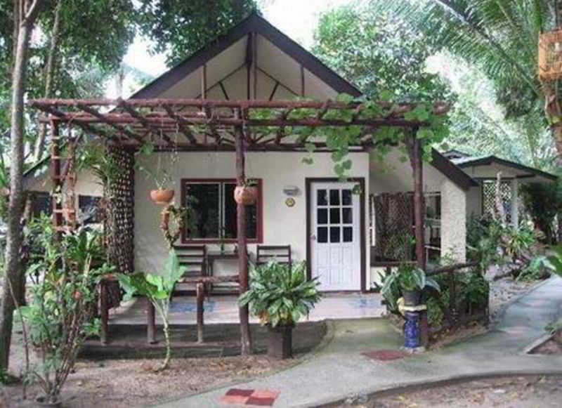 Harry'S Bungalows Маенам Экстерьер фото