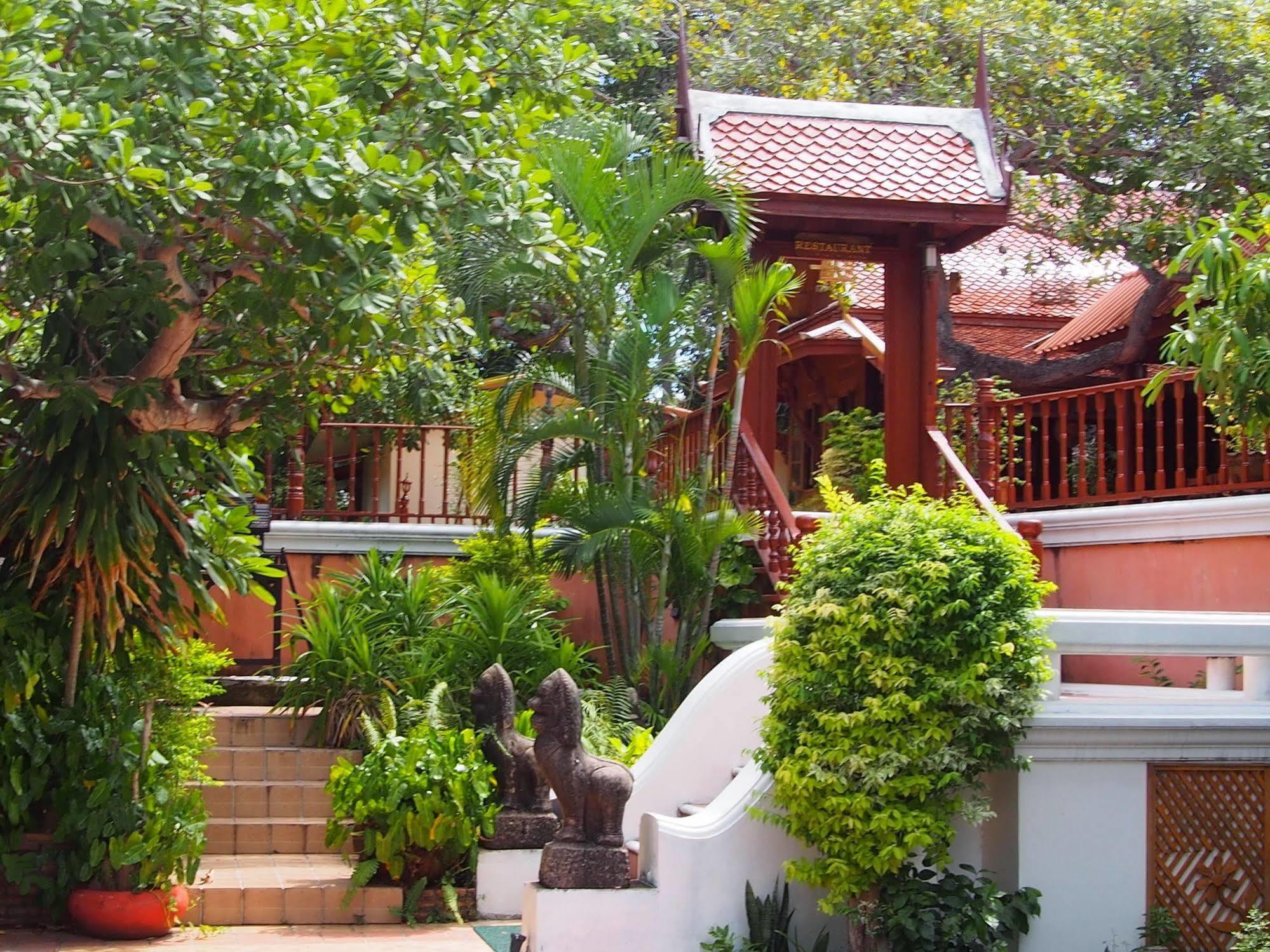Harry'S Bungalows Маенам Экстерьер фото